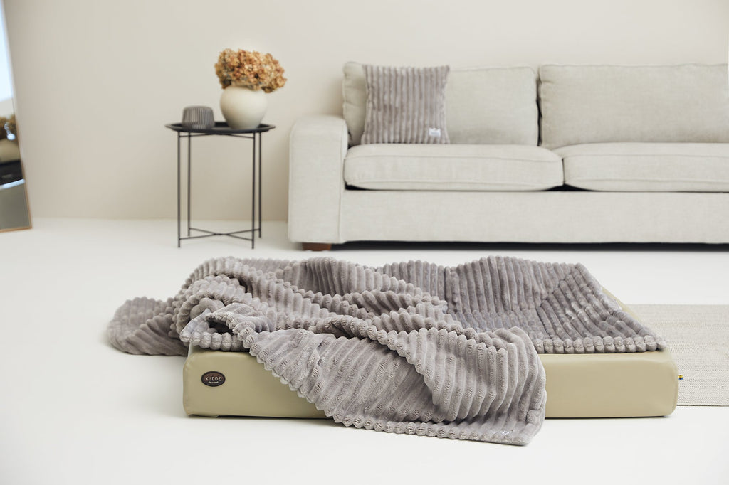 VÄRME Wide-Wale Cord Cuddle Blanket