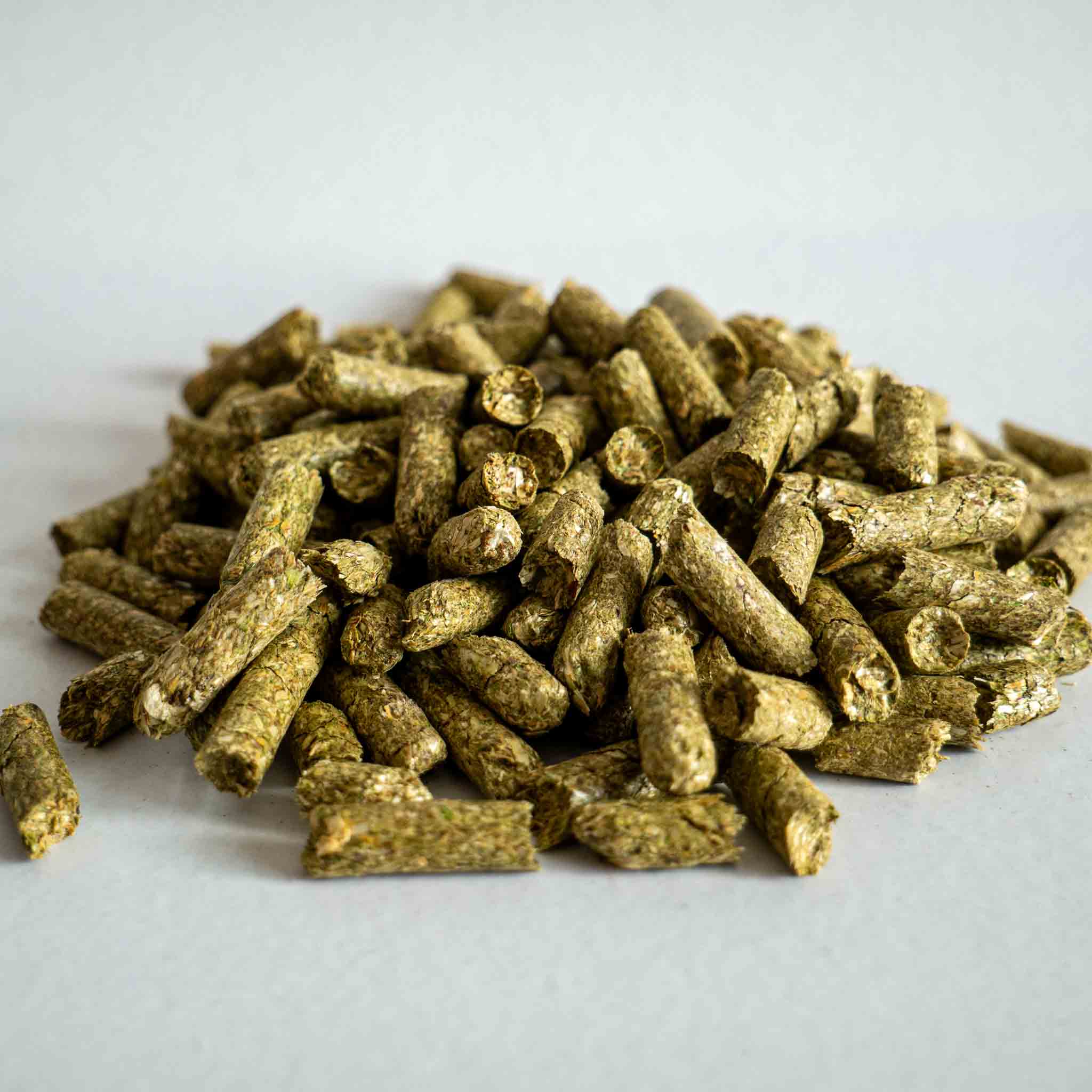 Paillis de foin en granulés | Paillis de jardin