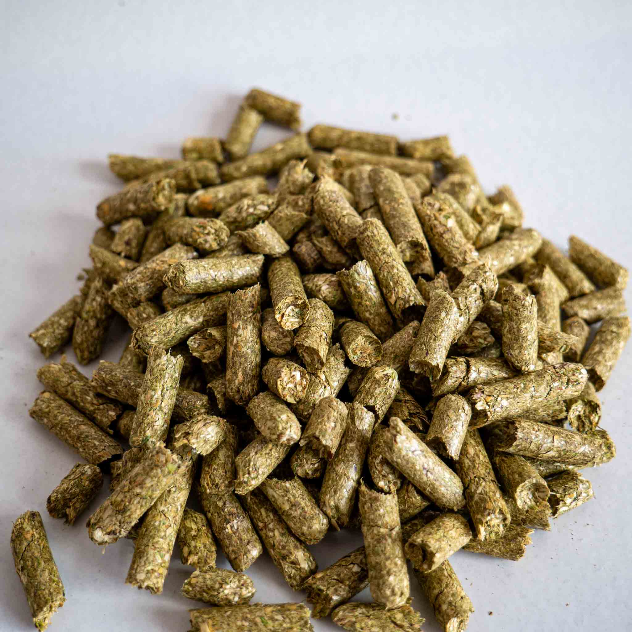 Paillis de foin en granulés | Paillis de jardin