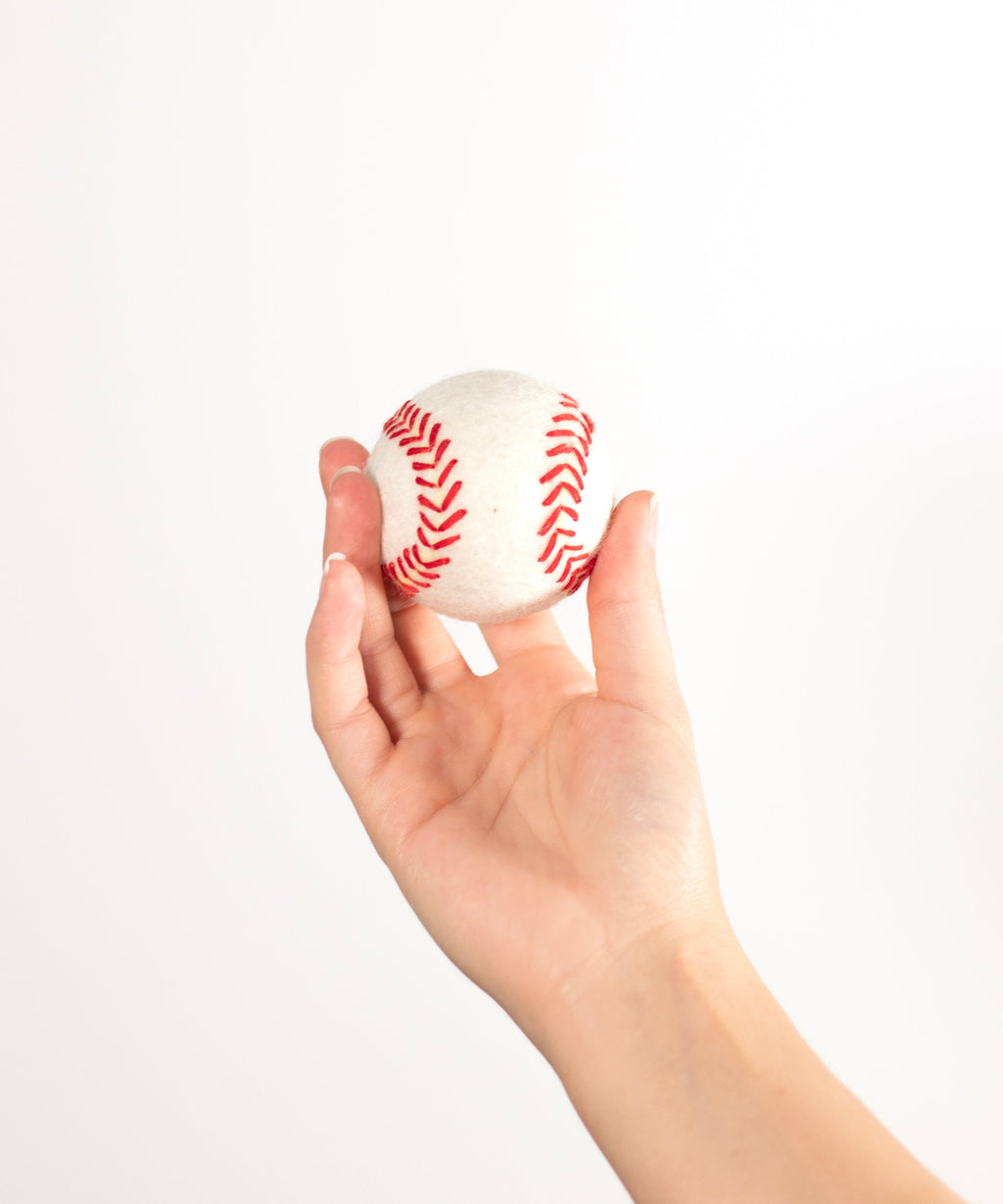 BUDDY. Jouet pour chien en laine de mouton "Baseball"